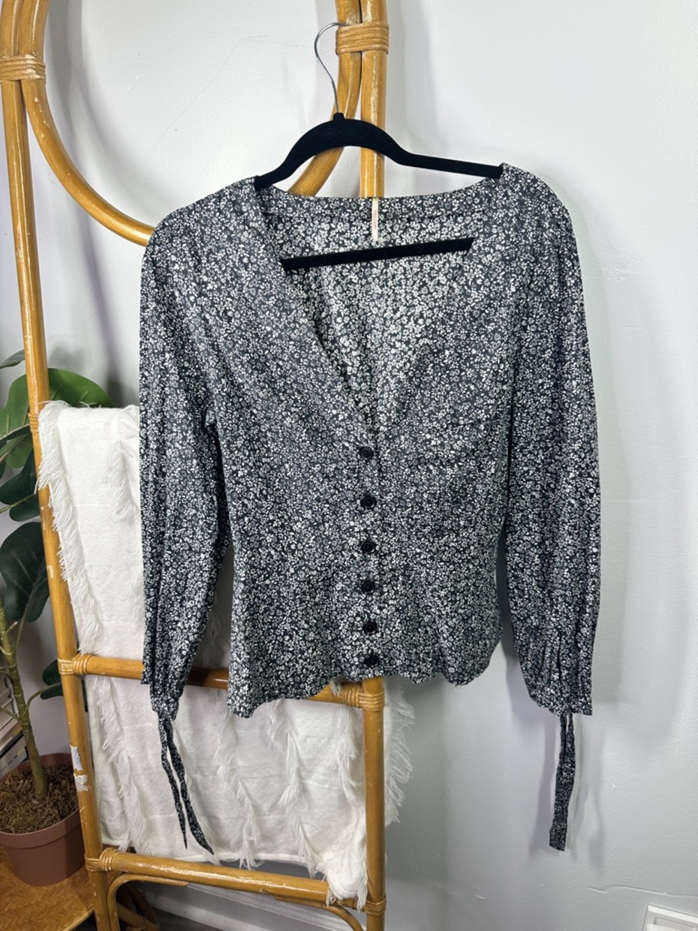 Free People Black and White Ditsy Floral Blouse sz L